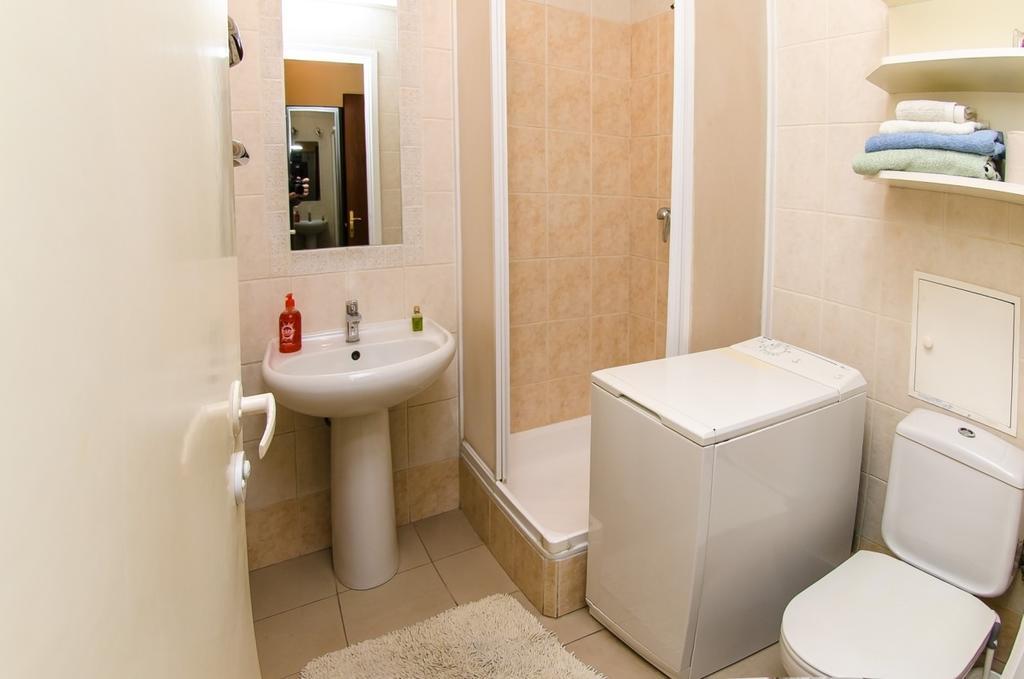 Apartment Triokhsviatytelskaya Street 3 Киев Экстерьер фото